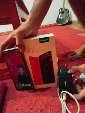 Jual hp Oppo f7 kondisi 95%