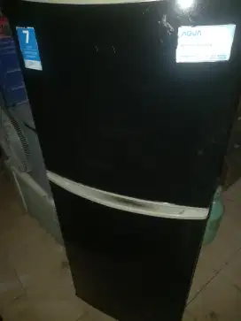 Di jual kullas 2 pintu merk Aqua normal siap pakai