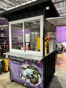 Booth Container