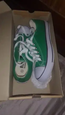 Sepatu Dewasa Perempuan