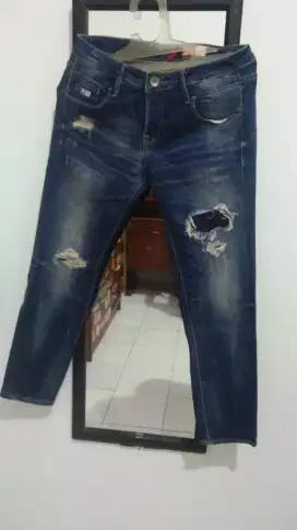 Preloved celana panjang logo jeans wanita size  L