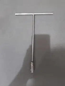 Kunci sock T ukuran 12 mm