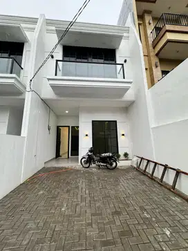 Rumah Brand New American Classic 2 Lantai di Meruya Selatan