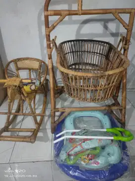 Ayunan rotan untuk bayi,, mainan kuda2an dan baby walker