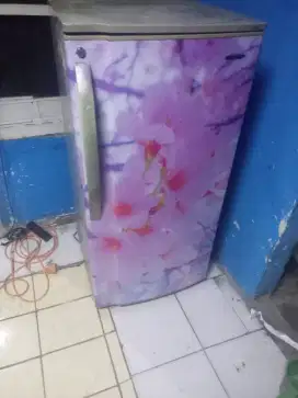 Kulkas sharp 1 pintu normal dan masih orian