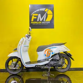 Honda Scoopy Tahun 2017 putih cash kredit