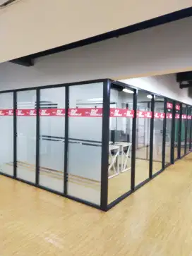 Jasa pemasangan kusen aluminium partisi kantor