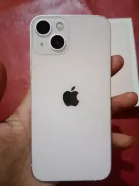 I-Phone 13 pemakaian cewe mulus