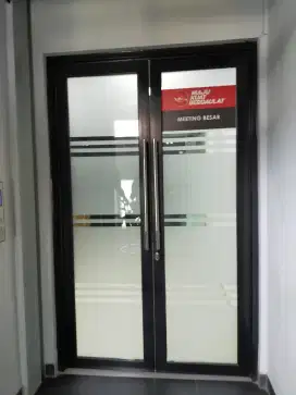 Jasa pemasangan pintu kaca aluminium