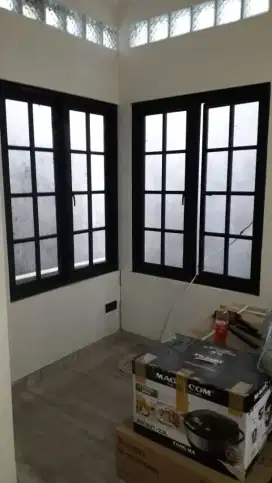 Jasa Pembuatan jendela aluminium dan partisi kaca