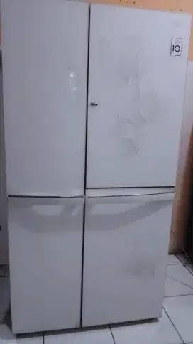 Kulkas mewah merek LG