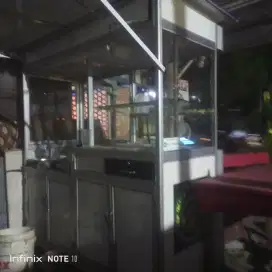 Dijual etalase kondisi masih sangat bagus