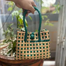 Tas anyaman varian warna