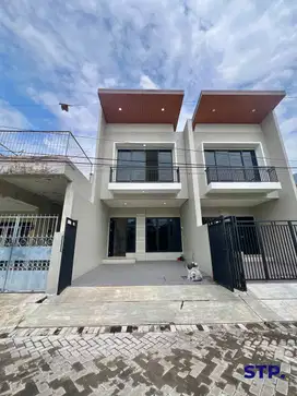 Rumah baru modern 2 lantai di Sutorejo Tengah