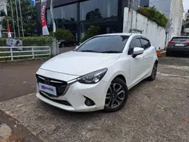 Mazda 2  1.5 R Skyactiv Bensin-AT 2018 Abu-Abu