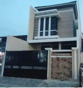 Rumah Darmo Indah Selatan 2 Lantai baru gress
