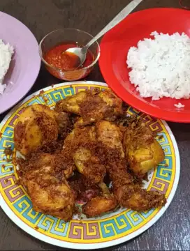 Àyam ungkep tinggal goreng