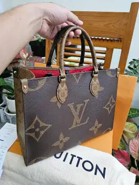 Louis Vuitton OnTheGo MM Monogram