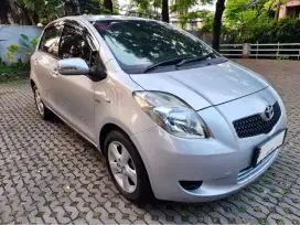 Toyota yaris E matic silver bagus