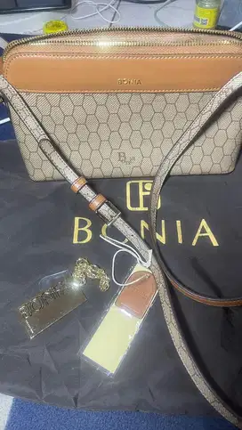 Bonia tawon sling bag