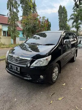 Innova E AT 2012