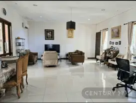 Dijual Rumah Dengan Sirkulasi Udara Bagus Tanah Luas Di Discovery