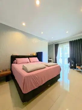 Rumah Cantik Samping Taman Di Kebayoran Bintaro Jaya 8997