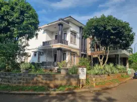 Dijual Rumah Mewah Posisi Hoek di Legenda Wisata