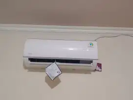 Ac Midea 1/2pk pemakaian 2 bulan