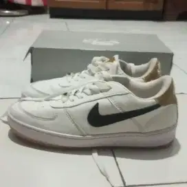 Sepatu nike masih bagus