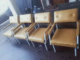 4 kursi besi jadul