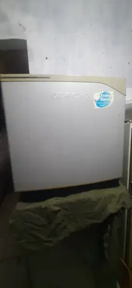 Kulkas Mini portable Toshiba GRATIS ANTAR