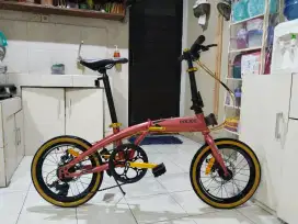 Sepeda lipat Element Police