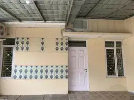 DISEWAKAN RUMAH METRO