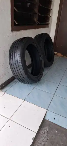 2 buah ban mobil