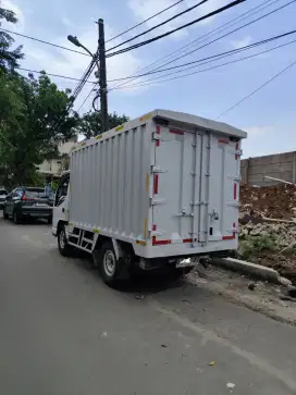 Rental Sewa Mobil Truk Engkel Elf CDE box