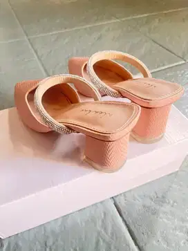 Sepatu merek alea kae
