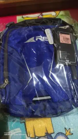Dijual kondisi baru tas selempang merek Rei