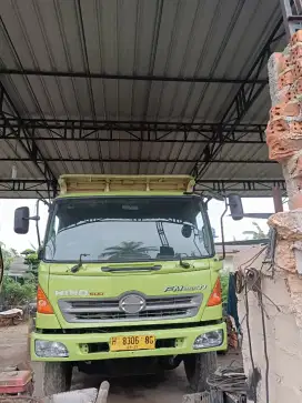 Hino tronton tahun 2014