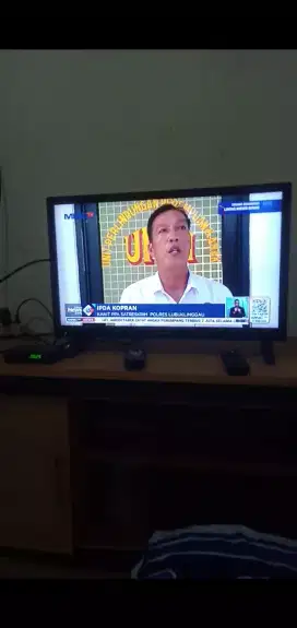 Tv sharp 24 inchi lengkap plus stb