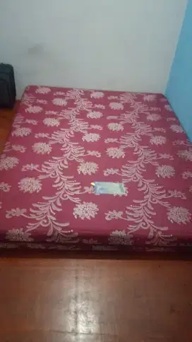 Dijual tempat tidur