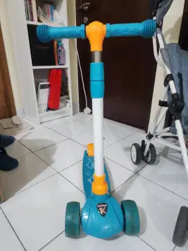 Mainan anak scooter