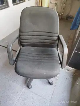 Kursi kantor roda