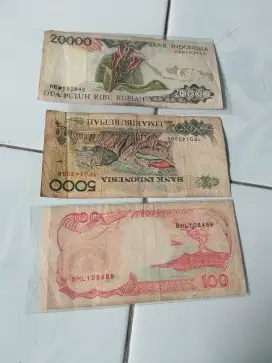 Dijual cepat koleksi uang kertas kuno kondisi baik dan mulus