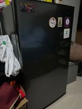 WTS Want to Sell kulkas SHARP 1 pintu 1 door refrigerator SJN162NHS.