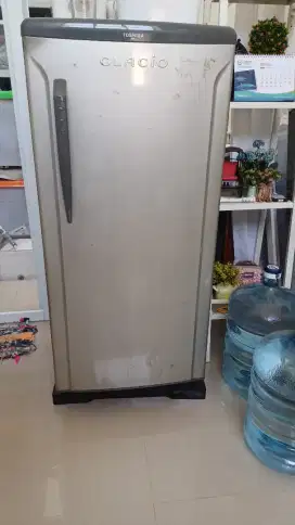 Kulkas dan tv bekas