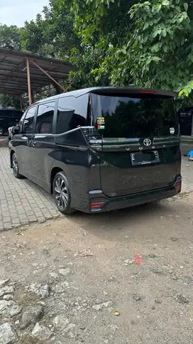 Toyota Voxy 2022 Bensin