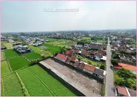 Tanah murah jogja siap bangun kantor posisi Hook tepi aspal