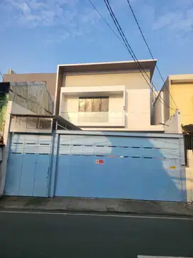 Rumah baru untuk usaha di area cempaka putih jakarta pusat