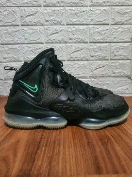 Sepatu basket nike lebron
